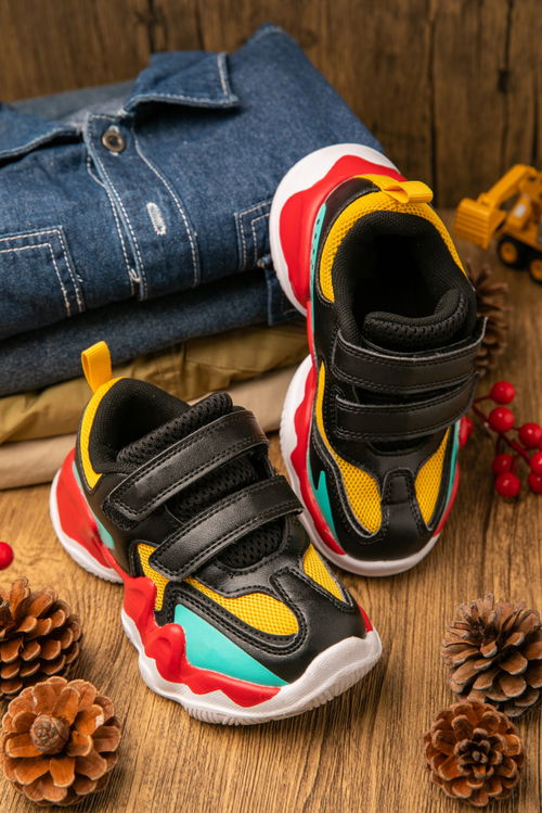 兒童跑鞋童鞋兒童用品攝影圖 攝影圖 下載至來(lái)源處